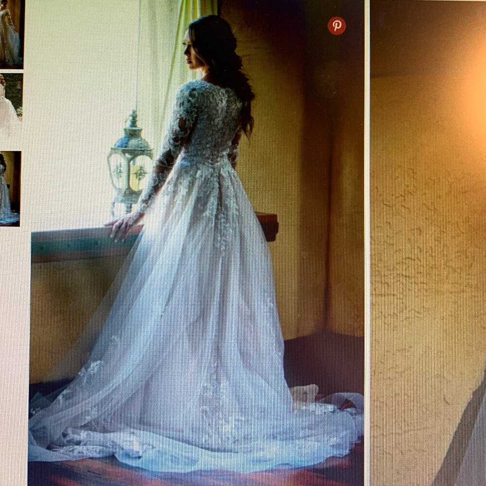 WEDDING DRESS - Picture 3 of 3